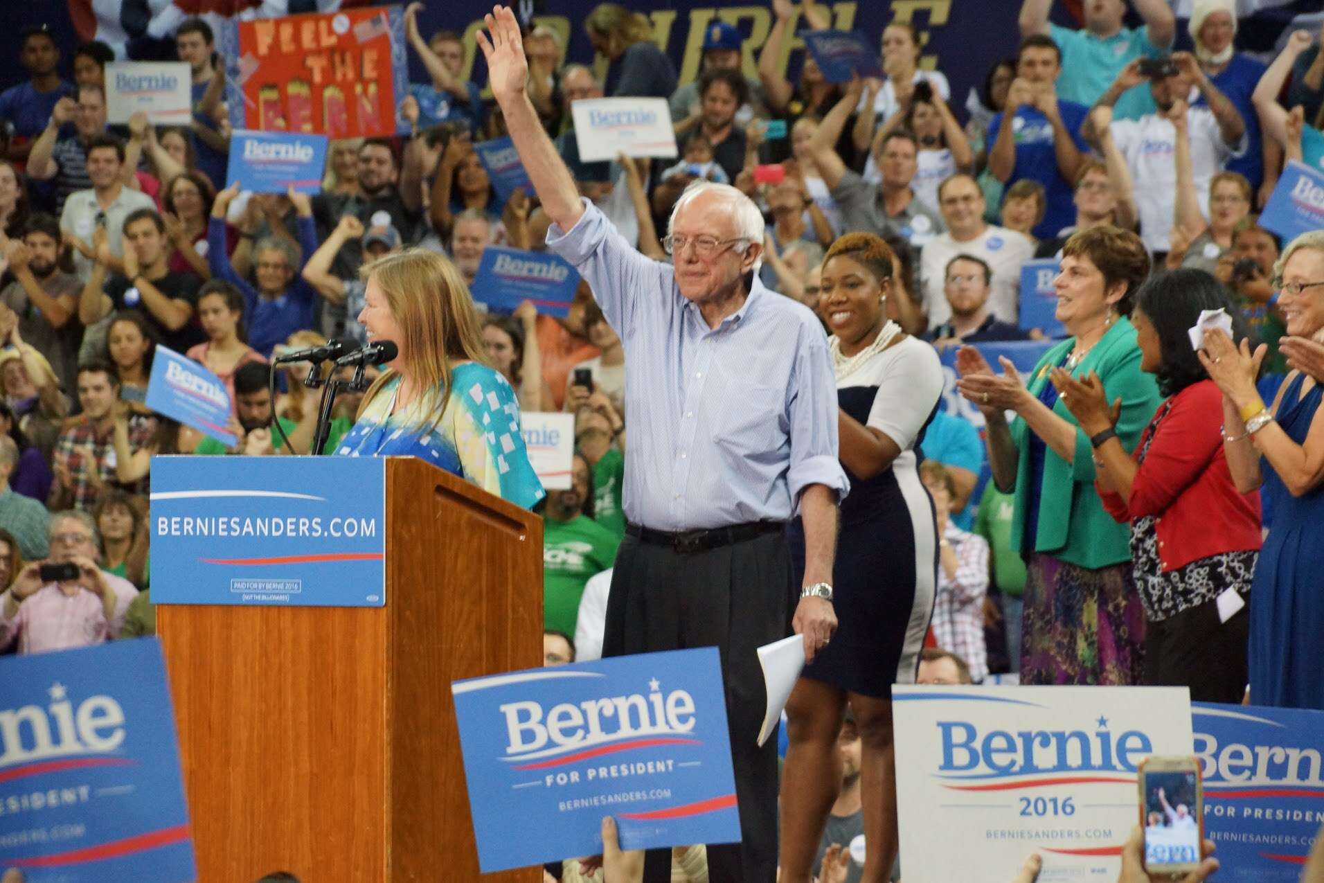 Bernie Sanders Meets Roaring Support at Seattle Rally